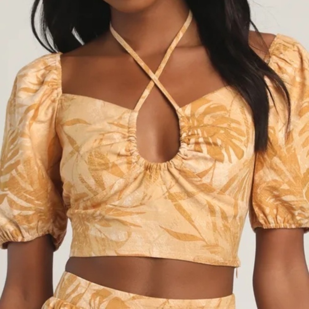 Lulu’s Veranda Vibes Beige Tropical Print Cropped Puff Sleeve Top, Sz. L